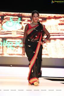 Lakshmi Manchu feet photo 15