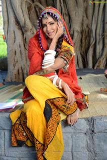 Lakshmi Manchu feet photo 9