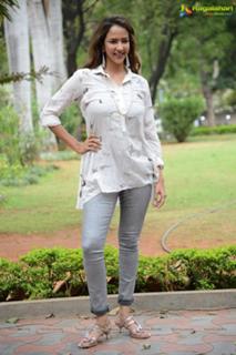 Lakshmi Manchu feet photo 11