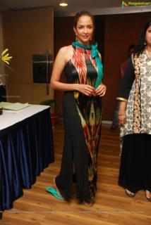 Lakshmi Manchu feet photo 15
