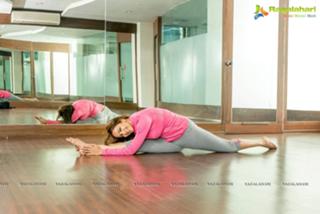 Lakshmi Manchu feet photo 11