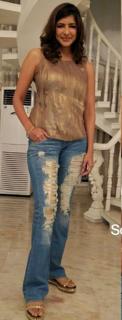 Lakshmi Manchu feet photo 15
