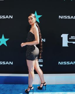 Lala Baptiste feet photo thumbnail