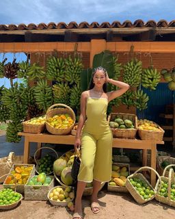 Lala Baptiste feet photo thumbnail