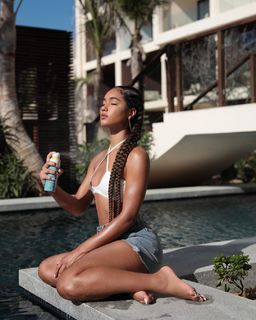 Lala Baptiste feet photo thumbnail