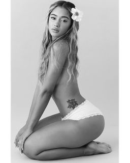 Lala Baptiste feet photo thumbnail