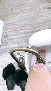 Lala Baptiste feet photo thumbnail