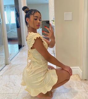 Lala Baptiste feet photo thumbnail