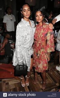 Lala Baptiste feet photo thumbnail