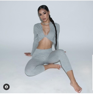 Lala Baptiste feet photo thumbnail