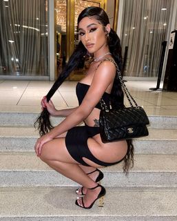 Lala Baptiste feet photo thumbnail