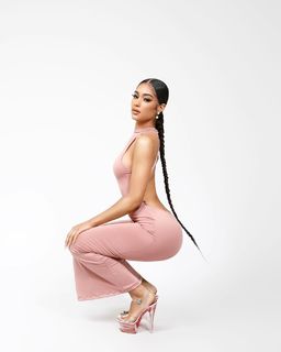 Lala Baptiste feet photo thumbnail