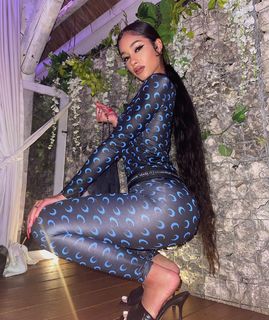 Lala Baptiste feet photo thumbnail