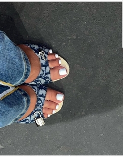 Lala Baptiste feet photo thumbnail