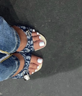 Lala Baptiste feet photo thumbnail