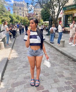 Lala Baptiste feet photo thumbnail