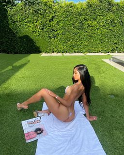 Lala Baptiste feet photo thumbnail