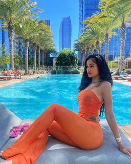 Lala Baptiste feet photo thumbnail