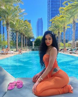 Lala Baptiste feet photo thumbnail