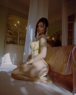 Lala Baptiste feet photo thumbnail