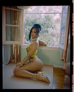 Lala Baptiste feet photo thumbnail