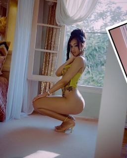 Lala Baptiste feet photo thumbnail