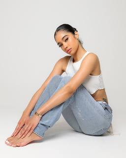 Lala Baptiste feet photo thumbnail