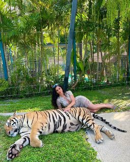 Lala Baptiste feet photo thumbnail