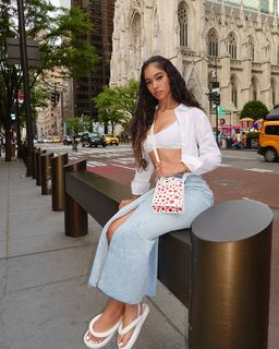 Lala Baptiste feet photo thumbnail