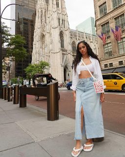 Lala Baptiste feet photo thumbnail