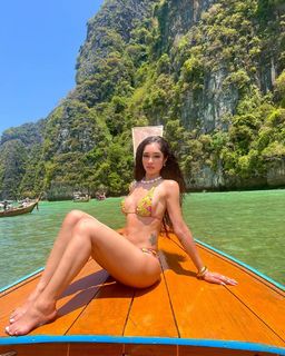 Lala Baptiste feet photo thumbnail