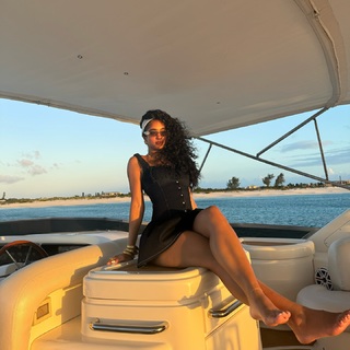 Lala Baptiste feet photo thumbnail