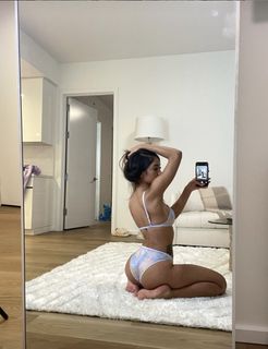 Lala Baptiste feet photo thumbnail