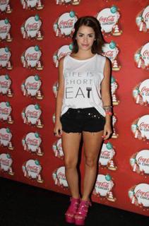 Lali Espósito feet photo thumbnail