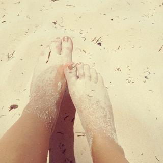 Lali Espósito feet photo thumbnail