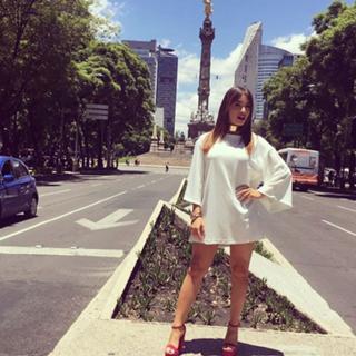 Lali Espósito feet photo thumbnail