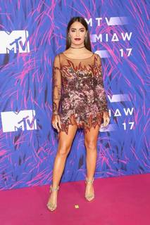Lali Espósito feet photo thumbnail