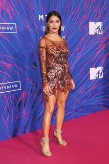 Lali Espósito feet photo thumbnail