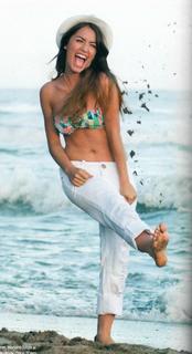Lali Espósito feet photo thumbnail