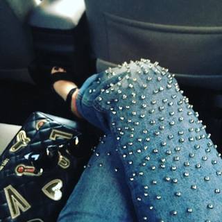 Lali Espósito feet photo thumbnail