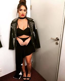 Lali Espósito feet photo thumbnail
