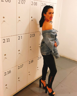 Lali Espósito feet photo thumbnail