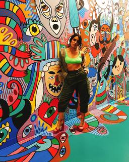 Lali Espósito feet photo thumbnail