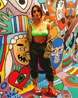 Lali Espósito feet photo thumbnail