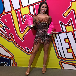 Lali Espósito feet photo thumbnail