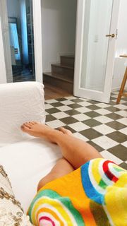 Lali Espósito feet photo thumbnail