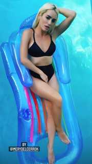 Lali Espósito feet photo thumbnail