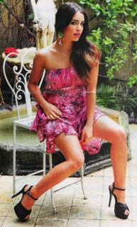 Lali Espósito feet photo thumbnail