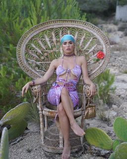 Lali Espósito feet photo thumbnail