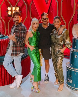 Lali Espósito feet photo thumbnail